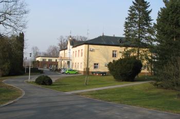 Zámek ze zahrady (© Pavel Lasztovicza, 03/2018)