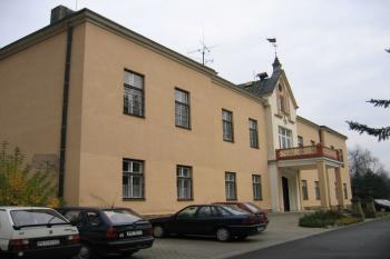 Zámeká budova (© Pavel Vítek 11/2005)