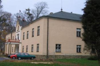 Zámecká budova (© Pavel Vítek 11/2005)