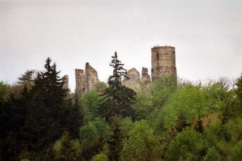 Netradiční pohled od jihozápadu (© Jiří Cukr, 04/2002)