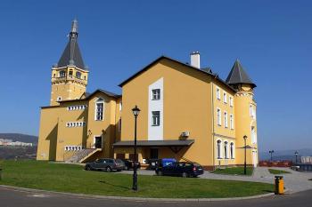 Pohled od jihozápadu (© Jiří Cukr, 04/2010)