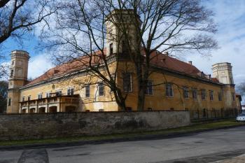 Zámek Dolní Beřkovice ( © František Kinař 05/2017)