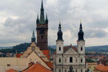 Černá věž a kostel Neposkvrněného Početí Panny Marie a sv. Ignáce ( © Radovan Smokoň 08/2007)