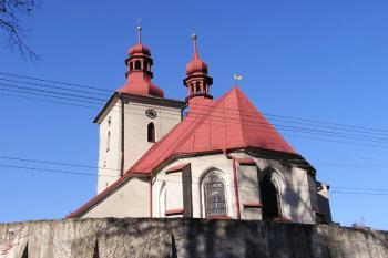 pohled od hlavní silnice ( © Jan P. Štěpánek 11/2005)