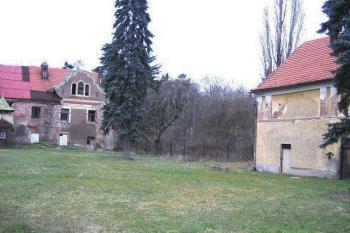 Zámek z bývalého nádvoří (© Pavel Vítek 11/2005)
