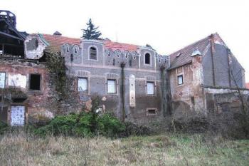 Zámek z bývalého parku (© Pavel Vítek 11/2005)