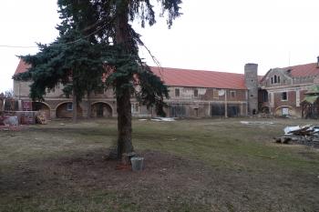 Hospodářská budova (© Miloslav Martínek, 03/2010)