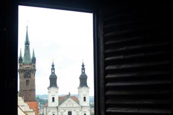 Černá věž a kostel Neposkvrněného Početí Panny Marie a sv. Ignáce ( © Radovan Smokoň 07/2007)