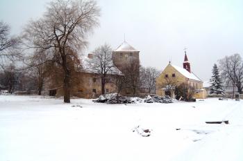 Celkový pohled z jihozápadu (© Michal Kutzendorfer, 04/2009)