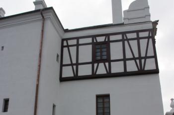 Jižní část zámku od západu (z nádvoří) ( © Ivan Grisa 04/2011)