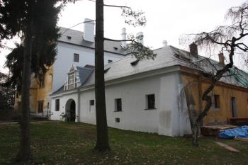Dvorní křídla od severovýchodu ( © Ivan Grisa 04/2011)