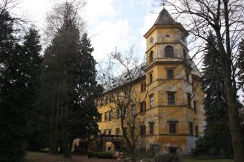 Nárožní věž od severovýchodu ( © Ivan Grisa 04/2011)