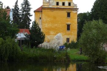 Jižní průčelí. (© Jan Sommer, 07/2008)