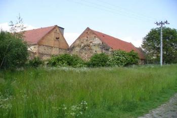 Klášterní Skalice - zajímavá srostlice gotických zbytků kláštera se zámeckou stavbou (© Pavel Jarý,  20.05.2007)