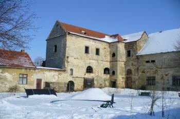 Klášterní Skalice - nádvoří zámku (© Pavel Jarý, 02/2010)