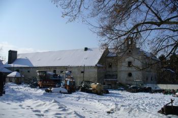 Klášterní Skalice - pohled na hospodářský dvůr (© Pavel Jarý, 02/2010)