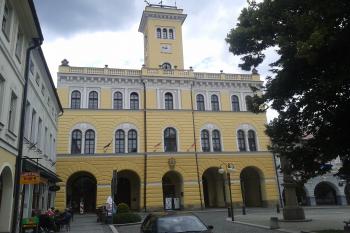 Pohled na radnici ve Frenštátě ( © Ivo Rozehnal 07/2018)