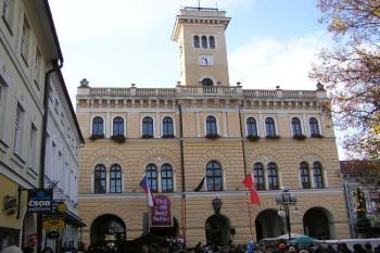 čelní pohled z náměstí ( © Jan P. Štěpánek 11/2005)