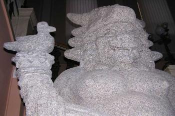 originál sochy Radegasta od Al. Poláška v hale radnice - detail ( © Jan P. Štěpánek 11/2005)
