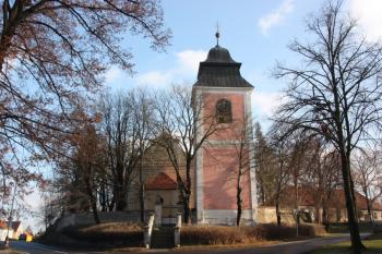 Kostel a zvonice od západu ( © Ivan Grisa 12/2009)