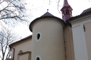 Schodišťová věžice na severu presbytáře ( © Ivan Grisa 12/2009)