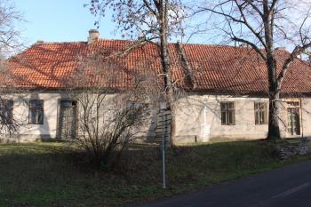 Fara: pohled od západu ( © Ivan Grisa 12/2009)