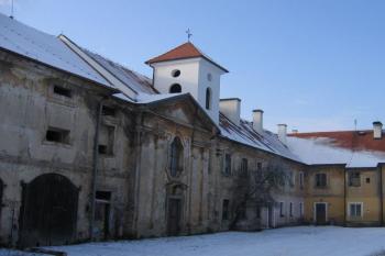 Zámek s nádvořím ( © Pavel Vítek 11/2005)