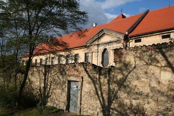 Jižní průčelí residence s oknem kaple (© Ivan Grisa, 10/2008)
