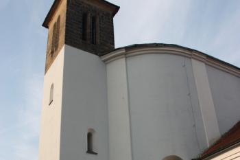 Závěr kostela a zvonice od severovýchodu ( © Ivan Grisa 09/2010)