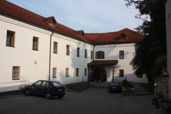 Bývalý klášter od jihovýchodu ( © Ivan Grisa 09/2010)