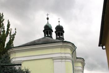Zadní část kostela (© Aleš Marek 12/2005)