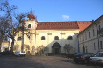 Zámek s farním kostelem sv. Anny ( © Pavel Vítek 12/2005)