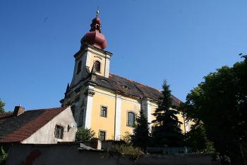 Kostel od jihozápadu (© Ivan Grisa, 07/2008)