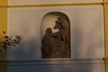 Detail sochy sv.Huberta (sv.Eustacha?) (© Vladimír Studecký 10/2005)