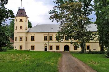 Severní průčelí ( © Luděk Pitter 06/2004)