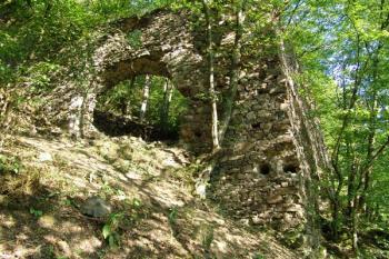 Brána do předhradí ( © Roman Řezáč 08/2005)