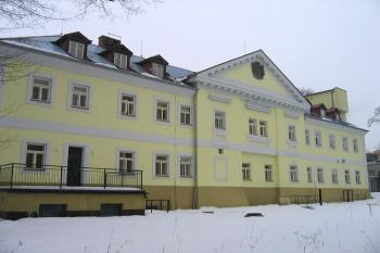Pohled na zámek z parku od řeky Orlice ( © Pavel Vítek 02/2006)
