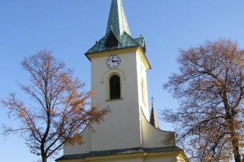 pohled na průčelí kostela ( © Jan P. Štěpánek 10/2005)