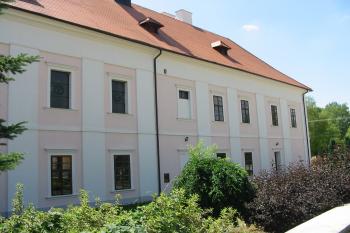 jiižní strana zámku (© D Dohňanský, 07/2014)