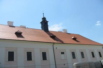 opravena původní zámecká věžička (© D Dohňanský, 07/2014)
