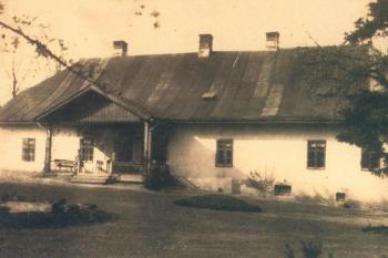 Pohled na průčelí budovy (foto z poč. 20.stol.) ( © Šlechtická sídla na Frýdecko-Místecku (J.Tichánek a kolektiv))
