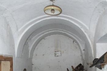 Zbytky původní interiérové výzdoby (část budovy je již nově upravená ) ( © Miroslav BITTER 12/2005)