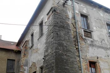 Dekorativní renesanční opěrák (© Vojtěch Barcal, 06/2015)