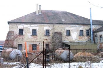 Berkovský zámek ze západu ( © Pavel Vítek 02/2006)