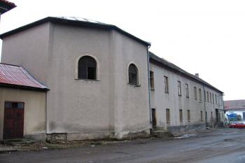Nový zámek s bývalou kaplí ( © Pavel Vítek 02/2006)
