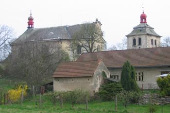 kostel sv. Bartoloměje se zvonicí 20.4.12 (© Václav Kubeš, 04/2012)