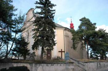 Pohled od hřbitova (© Aleš Marek 12/2005)
