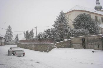 úsek hradeb pod kostelem (© ondřej Štěpánek 12/2005)