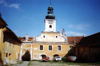 Zámek od západu před rekonstrukcí  (© Jiří Cukr, 1999)