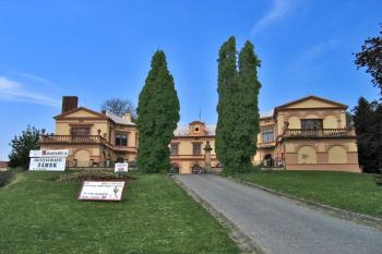 Zámek ve Slavičíně ( © Pavel Vítek 04/2009)